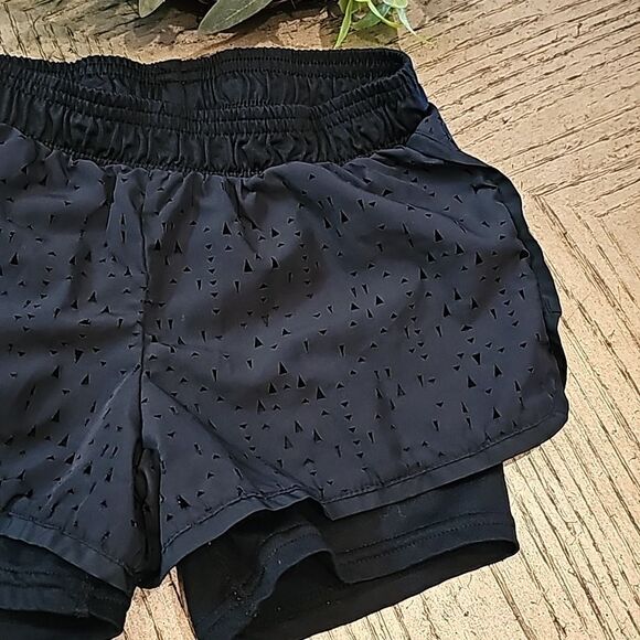 Girls Black champion shorts size M - Picture 3 of 6